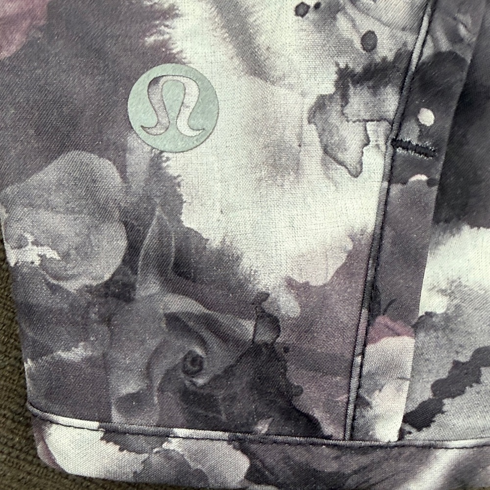 LULULEMON Speed Up Shorts 8 - Picture 3 of 14